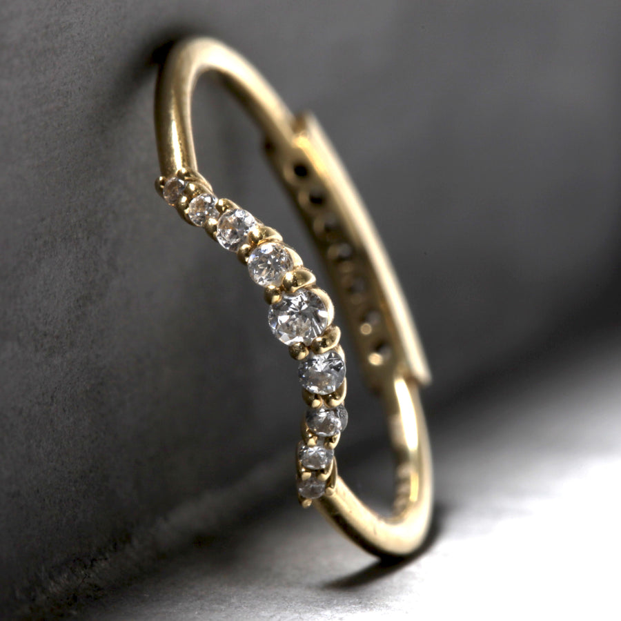 ISABELLA RING - YELLOW GOLD WITH WHITE DIAMONDS