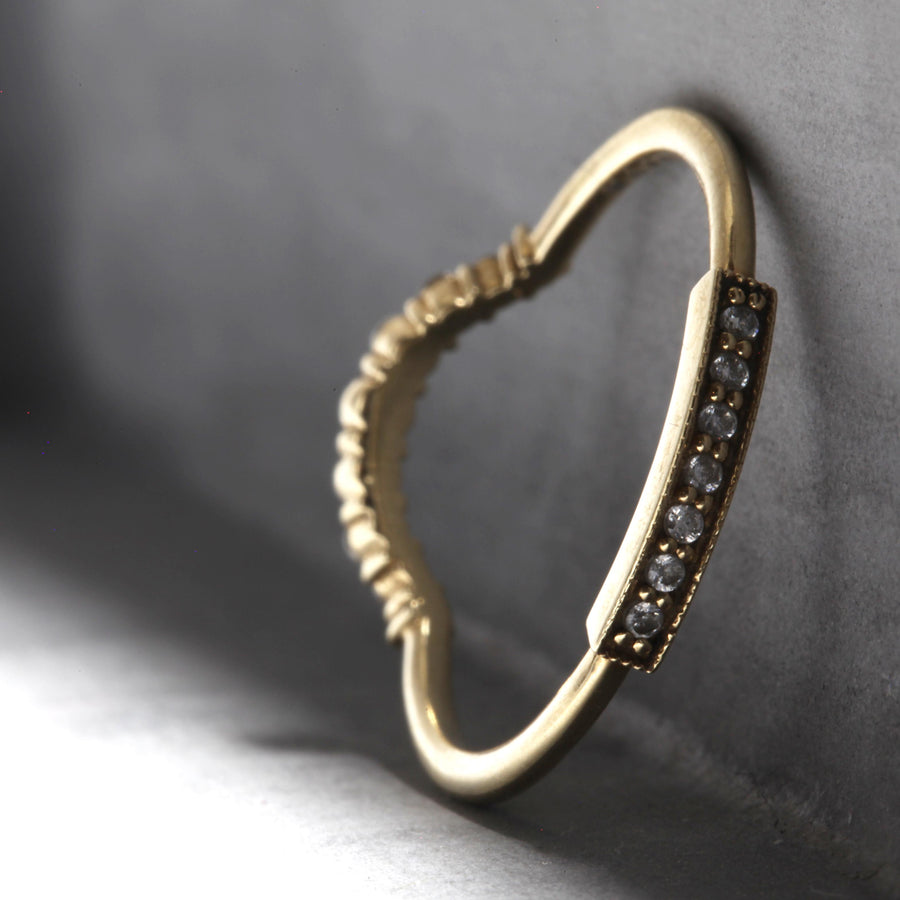 ISABELLA RING - YELLOW GOLD WITH WHITE DIAMONDS